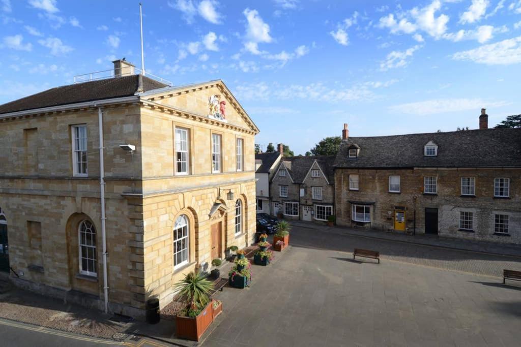 Oxfordshire Living - The Spencer Apartment - Woodstock Bagian luar foto