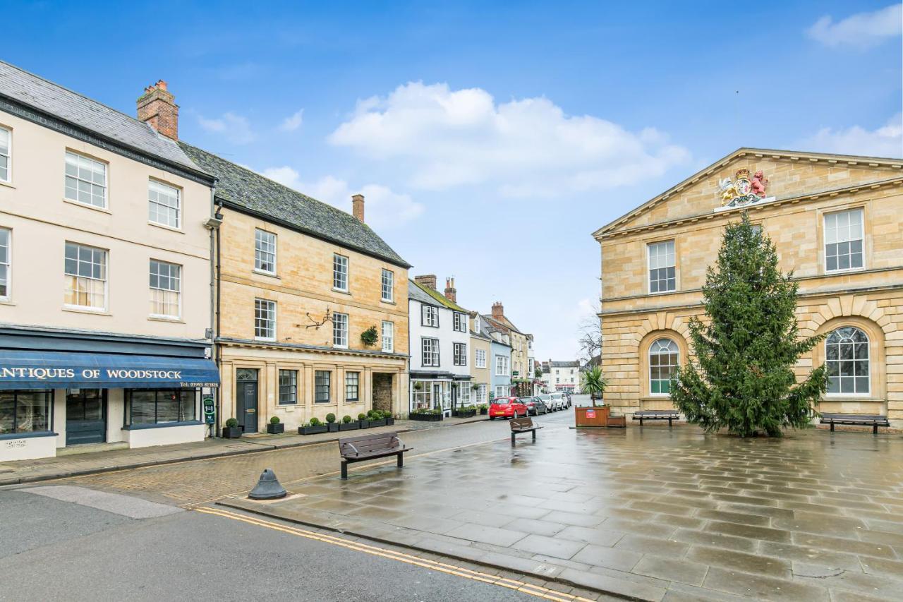 Oxfordshire Living - The Spencer Apartment - Woodstock Bagian luar foto