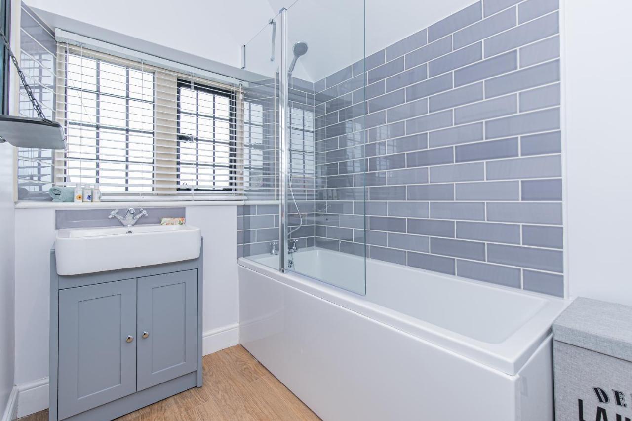 Oxfordshire Living - The Spencer Apartment - Woodstock Bagian luar foto